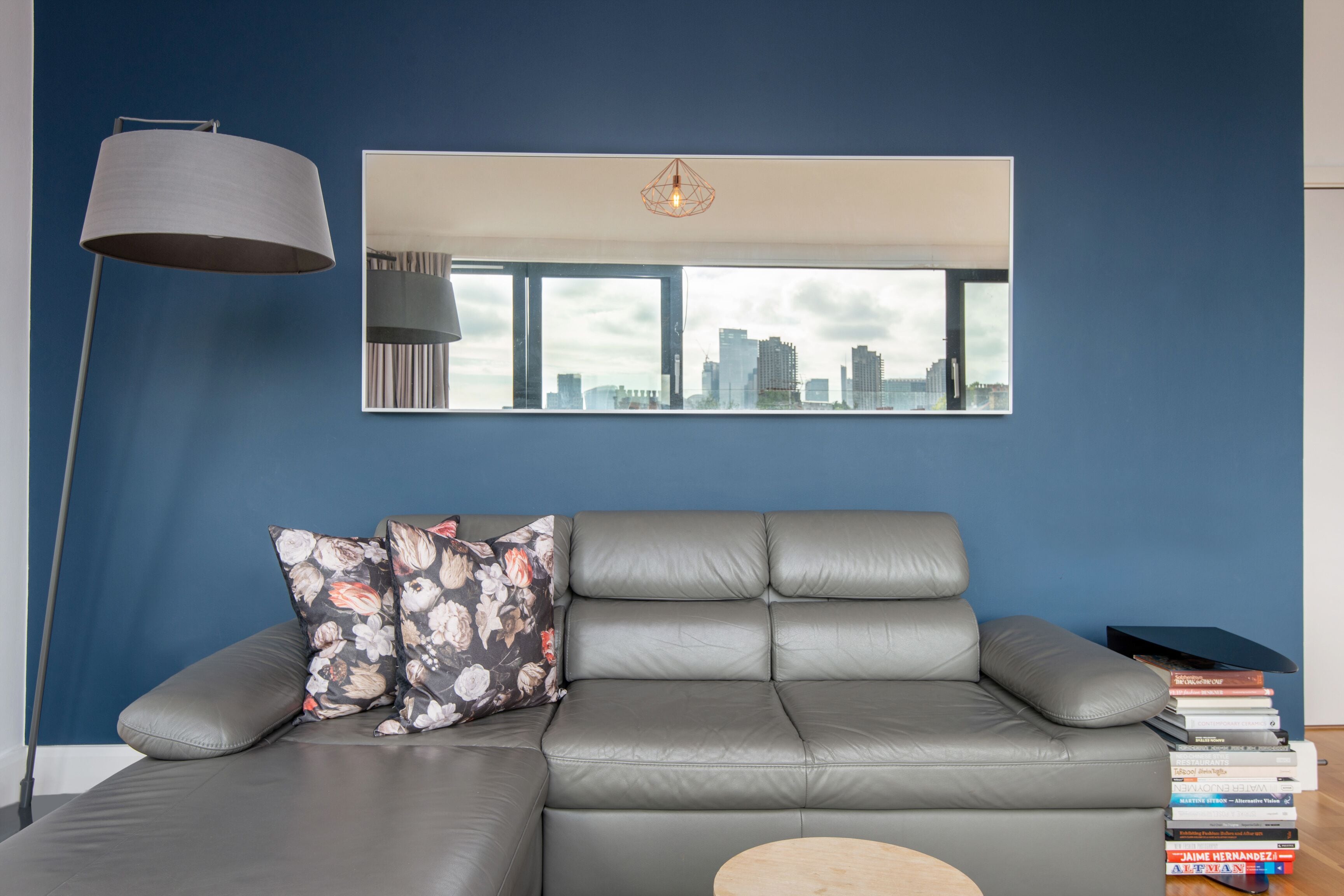 Grand-lejlighed | Opholdsområde | 55-tommers LCD-tv med kabelkanaler, tv