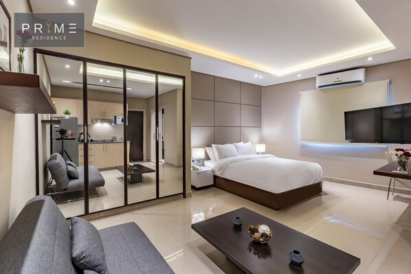 Studio | Minibar, in-room safe, desk, free WiFi