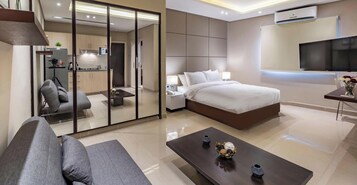 Studio | Minibar, in-room safe, desk, free WiFi