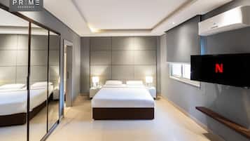Studio | 1 bedroom, minibar, in-room safe, desk