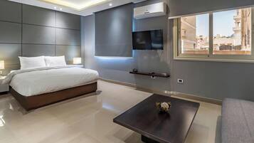 Studio | Minibar, in-room safe, desk, free WiFi