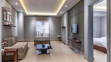 Deluxe Apartment, 1 Bedroom | Bar mini, peti besi dalam bilik, meja, Wi-fi percuma