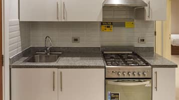 Apartment, 2 Bedrooms | Private kitchen