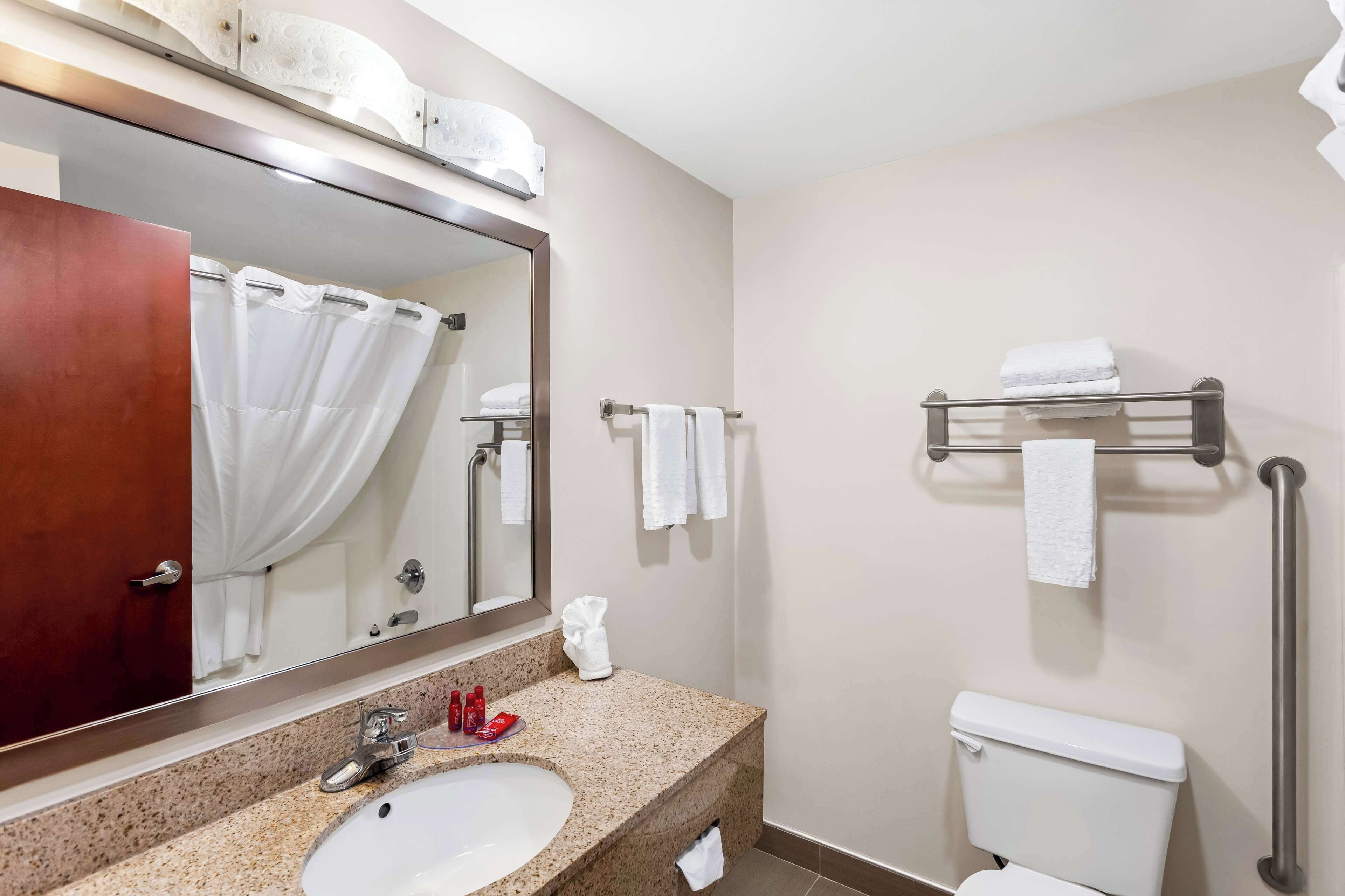 combined shower/bathtub, free toiletries, hair dryer, towels