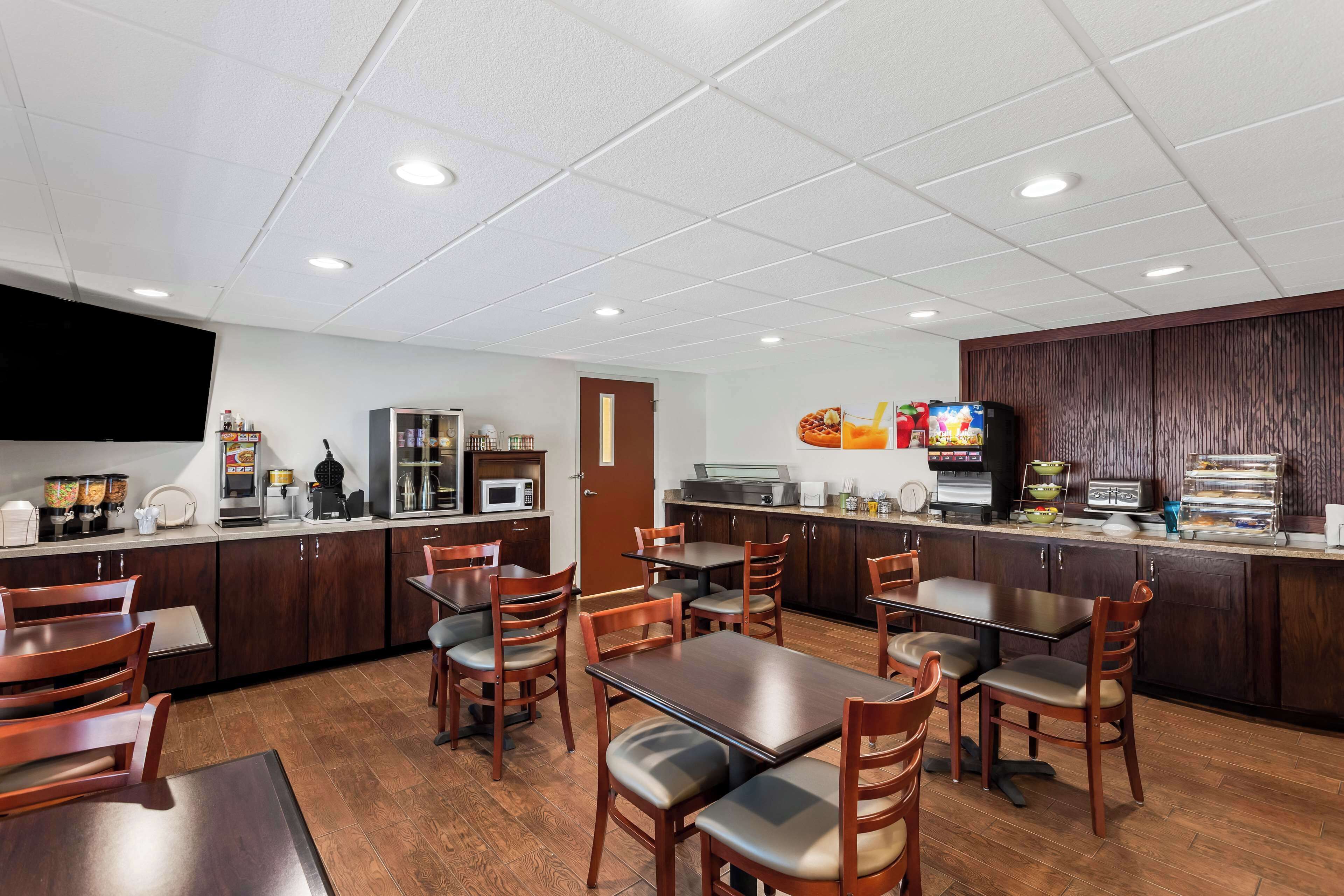 free daily continental breakfast