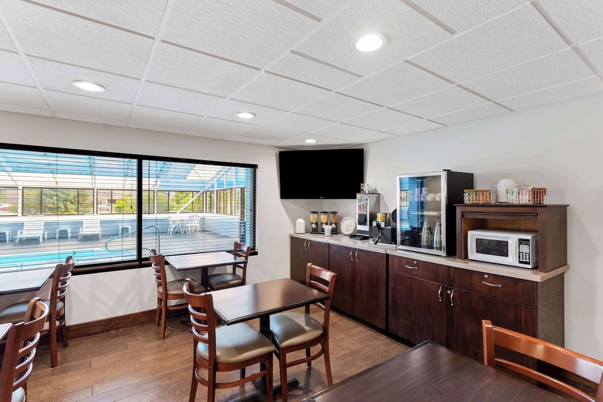 free daily continental breakfast