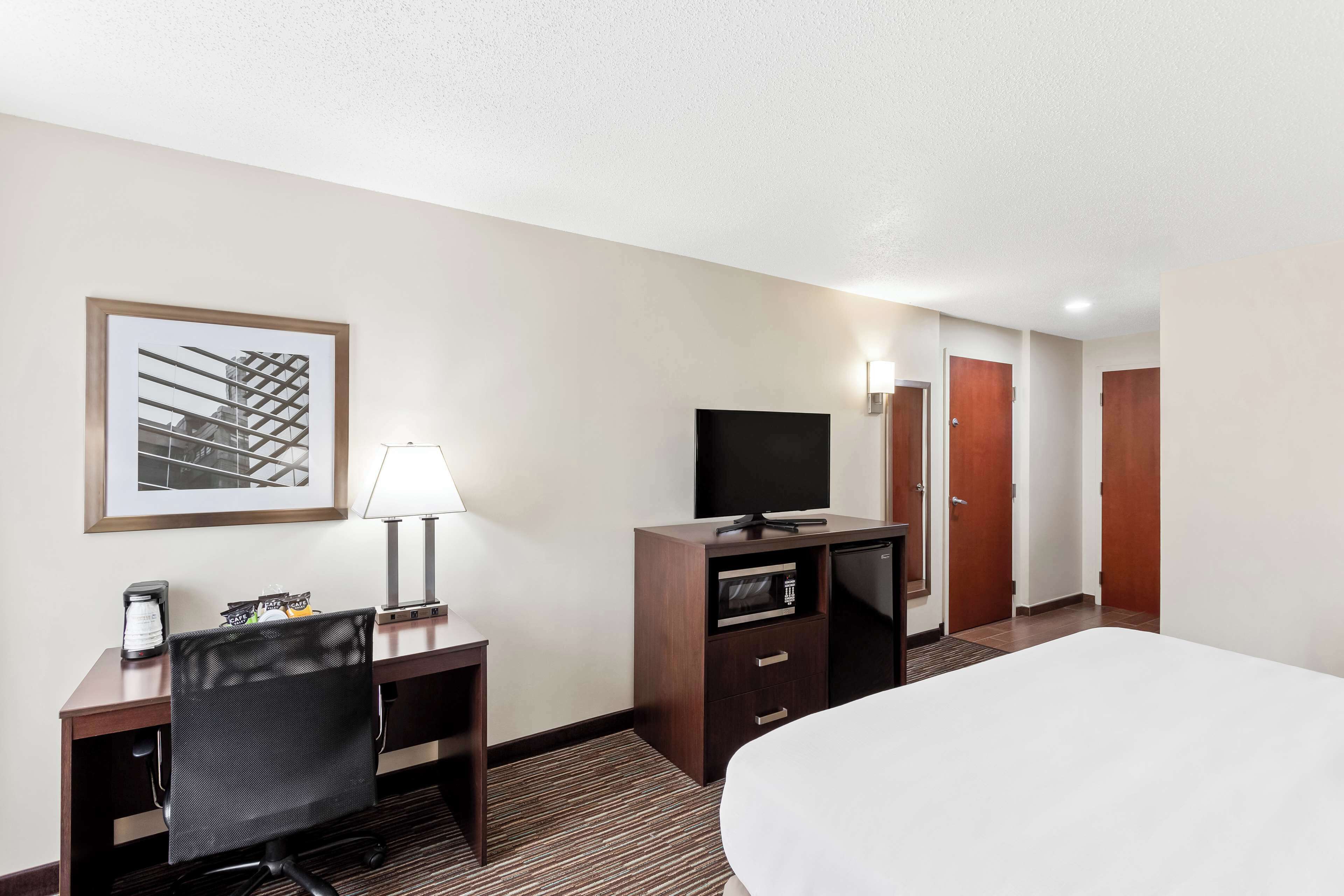 standard room, 1 king bed, non smoking, refrigerator & microwave | desk, laptop workspace, blackout curtains, iron/ironing board