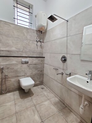 Shower, bidet, towels, soap - Luxurious and spacious two-bhk service apartment with all amenities, facilities. (Chikmagalur)