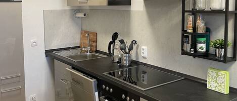 Refrigerador, horno, parrilla de estufa y lavavajillas