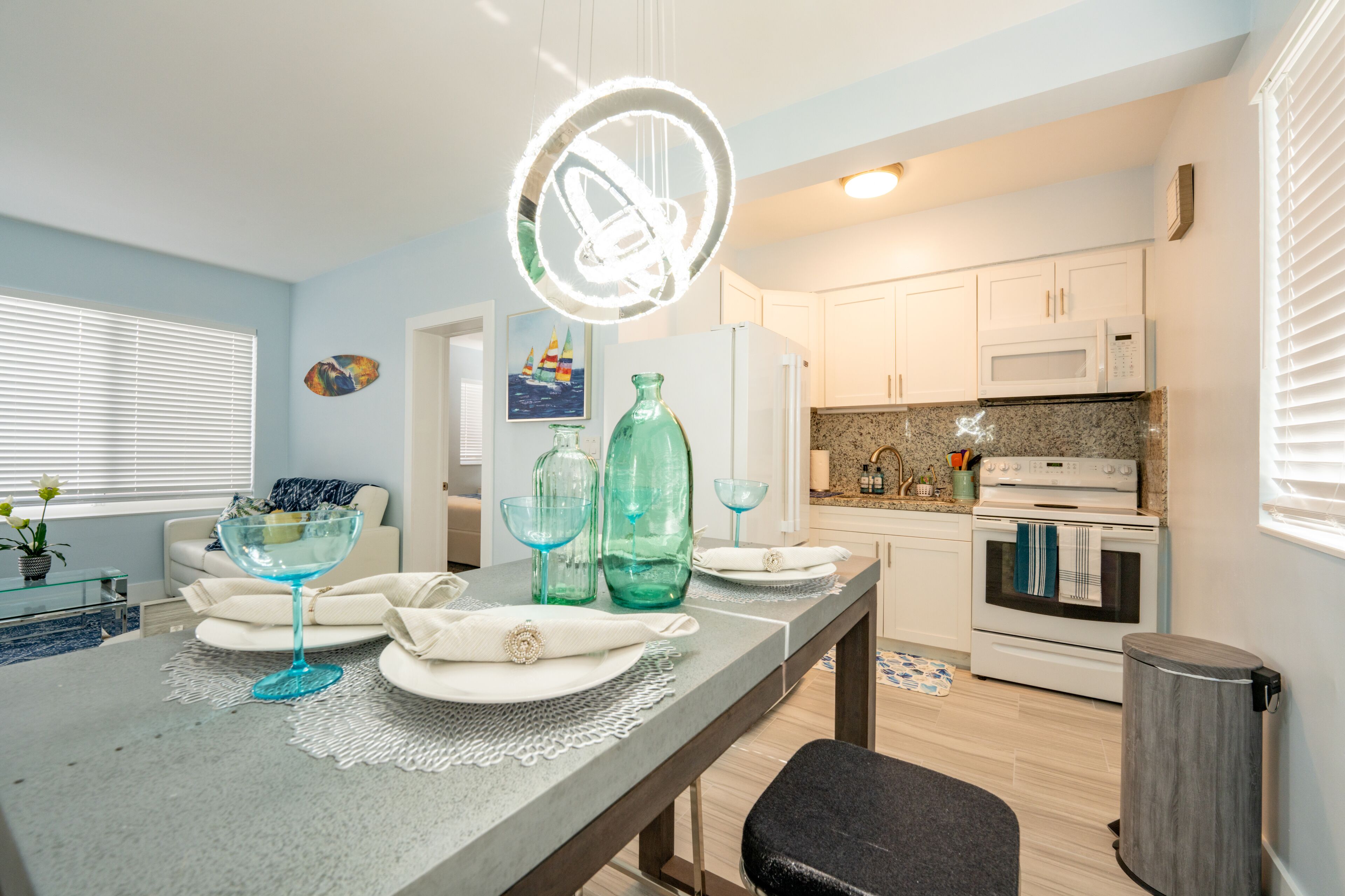 豪華公寓客房 | 私人廚房 | 大型冰箱、微波爐、烤箱、爐台