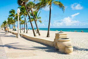 Exterior - The Surf Hollywood Beach (Hollywood)