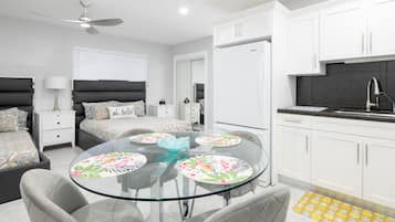 Deluxe Studio Suite | 1 bedroom, premium bedding, pillow-top beds, iron/ironing board