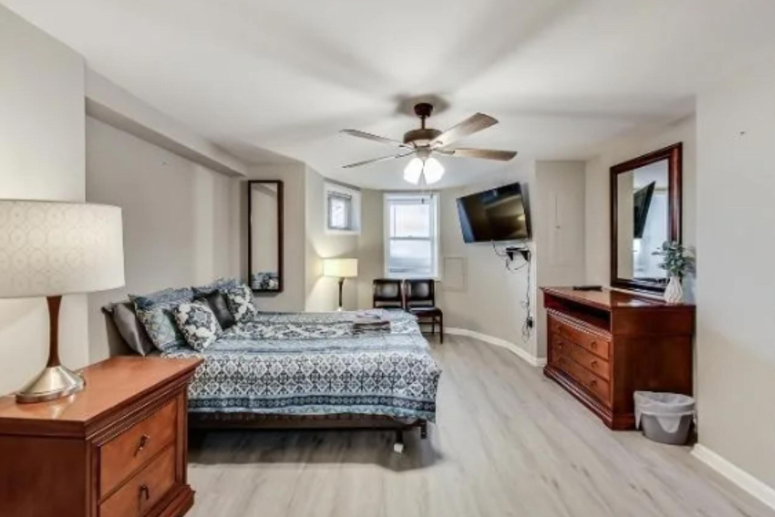 5 bedrooms, desk, iron/ironing board, free WiFi