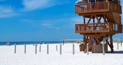 *Casa Bella* Waterfront View! 2BR, w/2 Pools, Mins to IMG/Beach/Anna Maria Isl