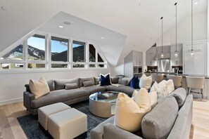 TV, fireplace - Luxurious Solaris Penthouse by Vail Butler - Vail Village, Amenities! (Vail)