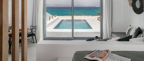Deluxe Suite, Private Pool, Seafront | Vista desde la habitación