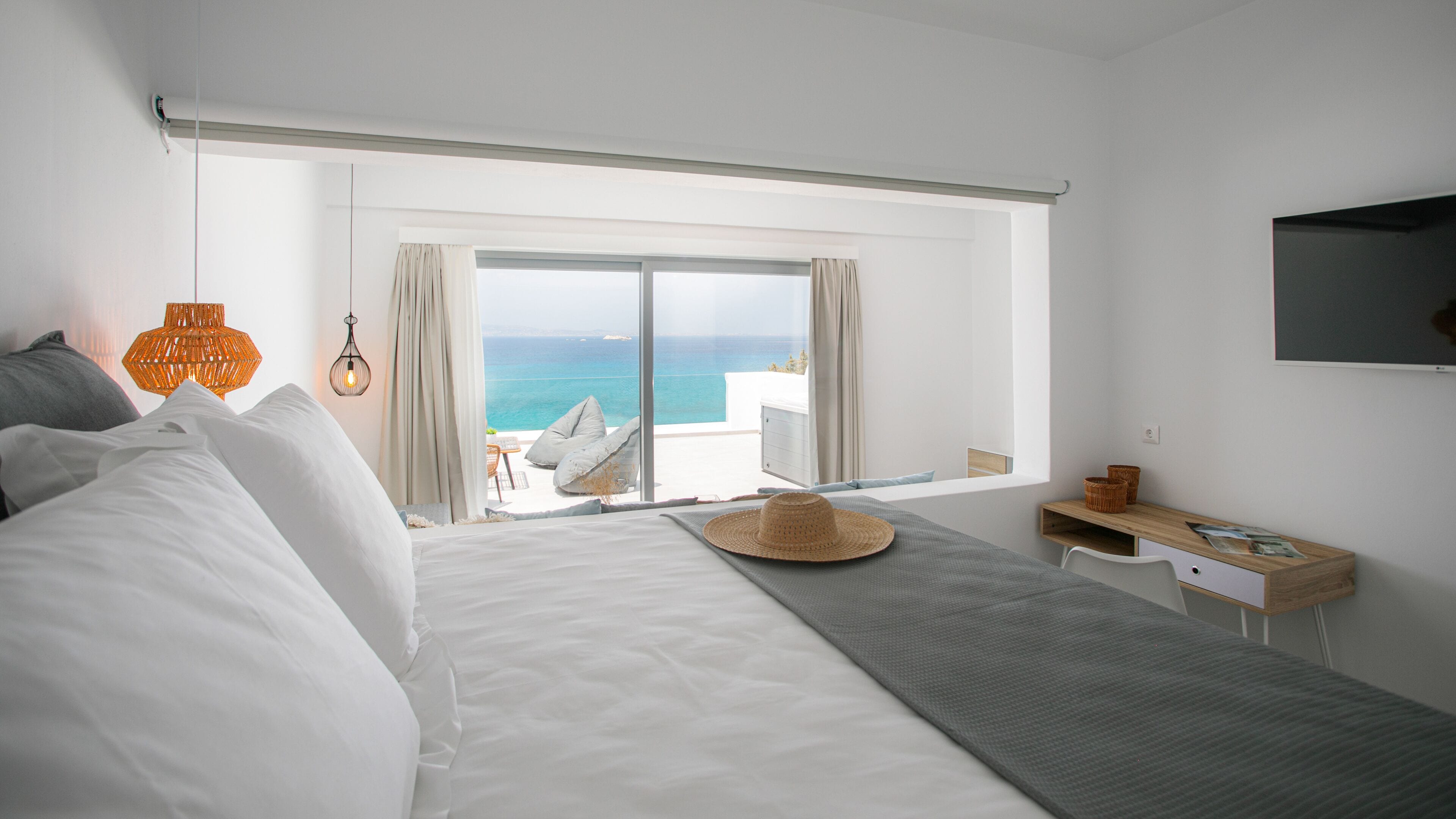 Suite Deluxe, hidromasaje, frente al mar | Ropa de cama de alta calidad, edredón y camas con pillow-top 