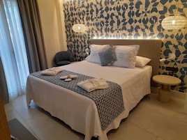 Suite Deluxe, 1 cama de matrimonio grande con sofá cama | Sábanas de algodón egipcio y ropa de cama de alta calidad