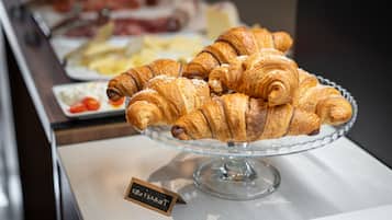 Petit déjeuner complet compris tous les jours