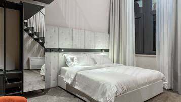 Egyptian cotton sheets, premium bedding, minibar, desk