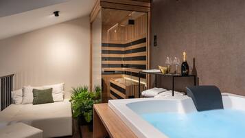 Deluxe Spa Room with Jacuzzi and Sauna