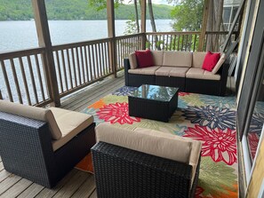 Property grounds - Cheerful waterfront 4 bedroom brand new Lake Cottage (Fairlee)