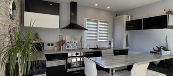 FULLY AIR-CONDITIONED, COMFORTABLE HOUSE WITH PRIVATE POOL