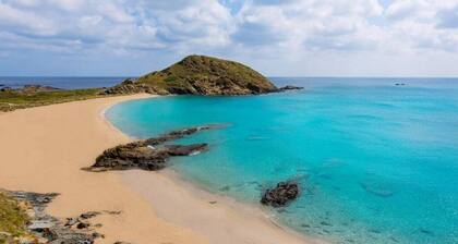 Charming 3 bedroom apart.10 mts walking from beach