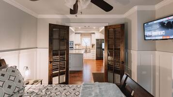 5 habitaciones, tabla de planchar con plancha y wifi gratis