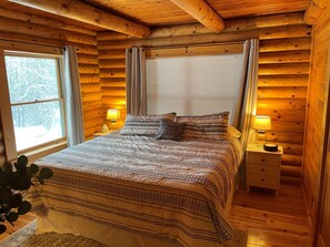 5 bedrooms, desk, travel crib, free WiFi