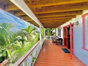 屋外ダイニングエリア