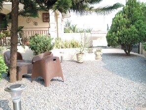 Terrace/patio - QUEEN BED SUITE, HIGH SPEED FREE WIFI & PARKING (Greater Accra Region)