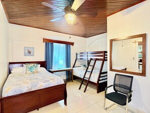 2 chambres, fer et planche à repasser, Wi-Fi, draps fournis