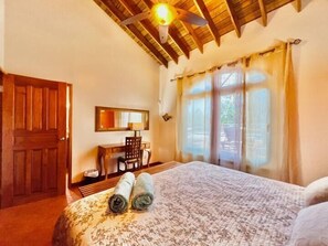 5 chambres, fer et planche à repasser, Wi-Fi, draps fournis