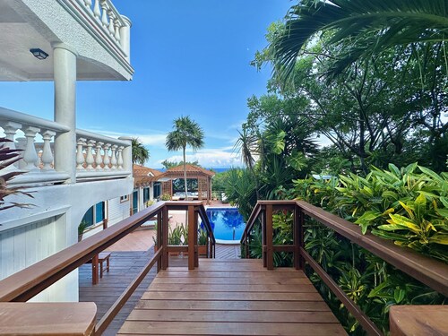 Villa Descanso @Lighthouse, West Bay