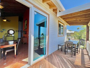 Outdoor dining - Villa Descanso @Lighthouse, West Bay (West Bay)