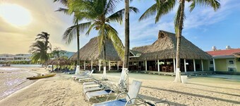 Turtle Villa 0120 @ Las Palmas Beach, Dixon Cove