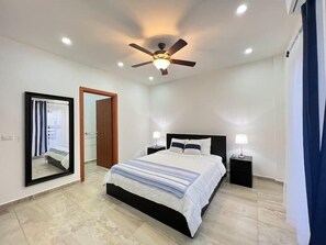 3 bedrooms, iron/ironing board, WiFi, bed sheets - Turtle Villa 0120 @ Las Palmas Beach, Dixon Cove (Dixon Cove)