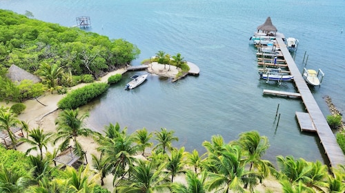 Tropical Villa @ Coral View, French Harbor