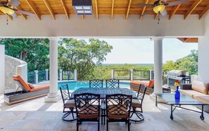 Outdoor dining - Mila Casa @ Parrot Tree Plantation (José Santos Guardiola)