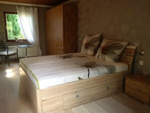 3 chambres, fer et planche à repasser, Wi-Fi, draps fournis