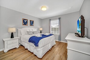 Villa (4 Bedrooms) | 4 sovrum, arbetsyta för laptop, strykjärn/strykbräda och sängkläder