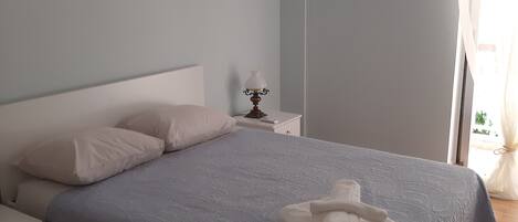 2 bedrooms, desk, iron/ironing board, free WiFi