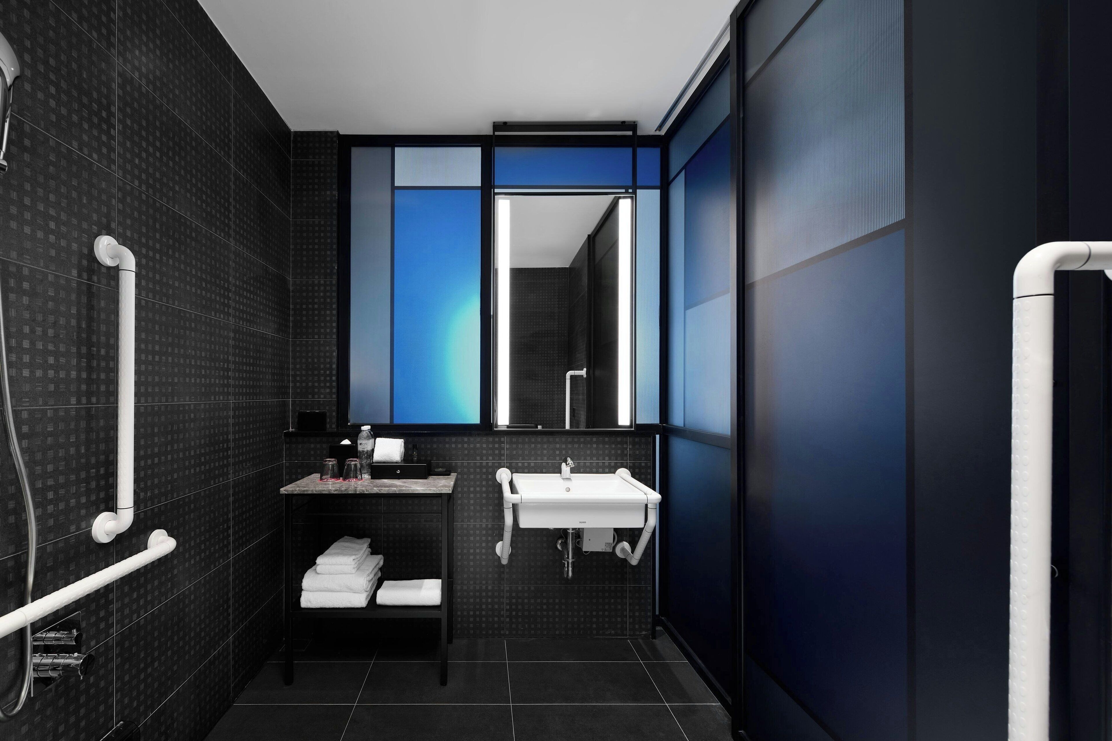 aloft, Room, 1 King Bed, Garden View | Bathroom