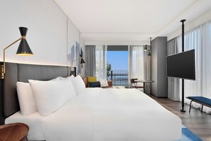 Room, 1 King Bed, Garden View, Corner | Down comforters, minibar, in-room safe, desk - Aloft Tainan Anping (Tainan)