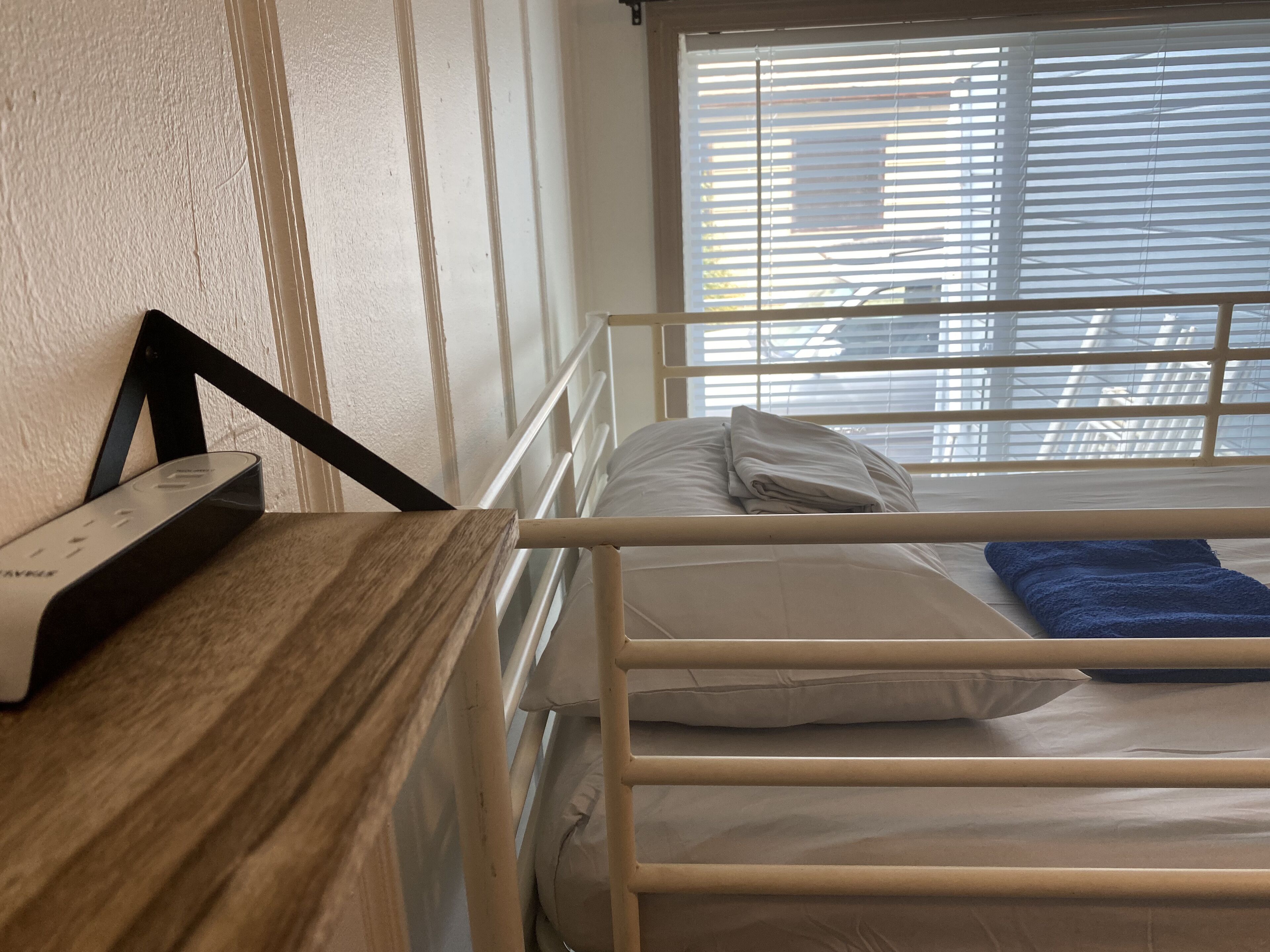 Gemeinsamer Comfort-Schlafsaal, Nichtraucher, Gemeinschaftsbad | Laptopgeeigneter Arbeitsplatz, Bügeleisen/Bügelbrett, kostenloses WLAN