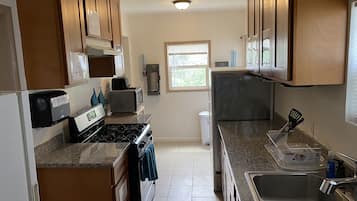 Microwave, stovetop, toaster, spices