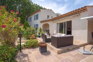 Terrace/patio - Villa Saint Cannat with swimming pool (Saint Cannat)