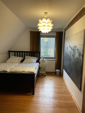 4 dormitorios, cuna de viaje, wifi gratis y ropa de cama
