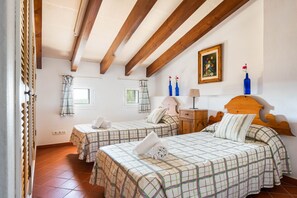 5 camere, una cassaforte in camera, ferro/asse da stiro, Wi-Fi gratuito